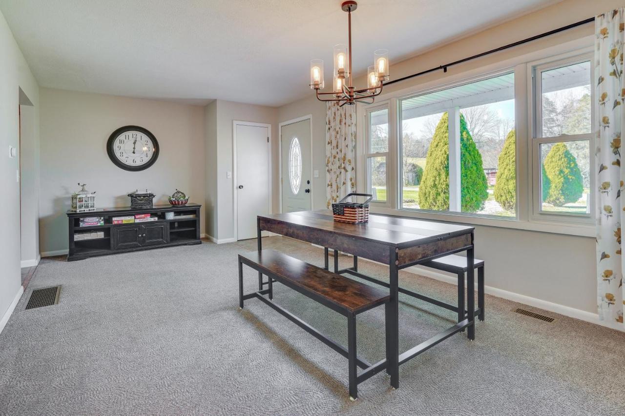 Hocking Hills Hideaway With Hot Tub And Fire Pit! Villa Logan Luaran gambar