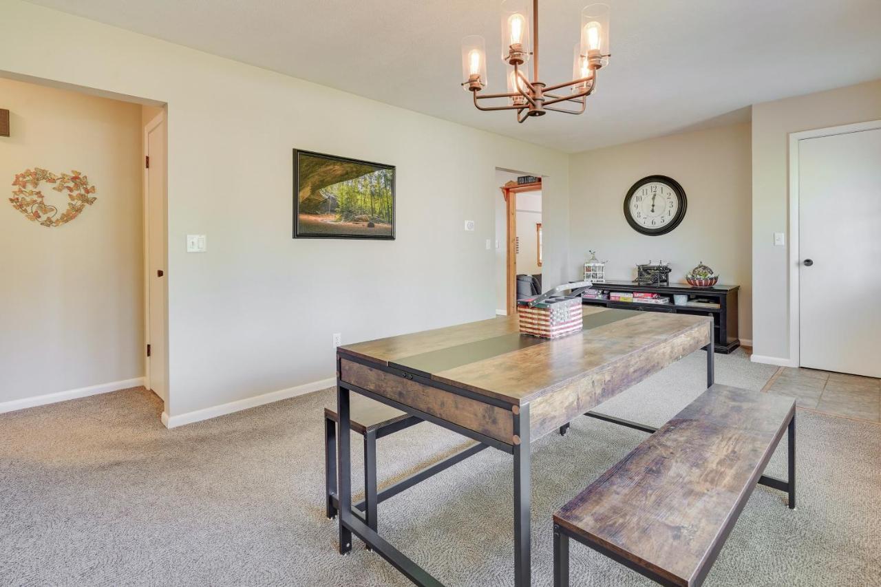 Hocking Hills Hideaway With Hot Tub And Fire Pit! Villa Logan Luaran gambar