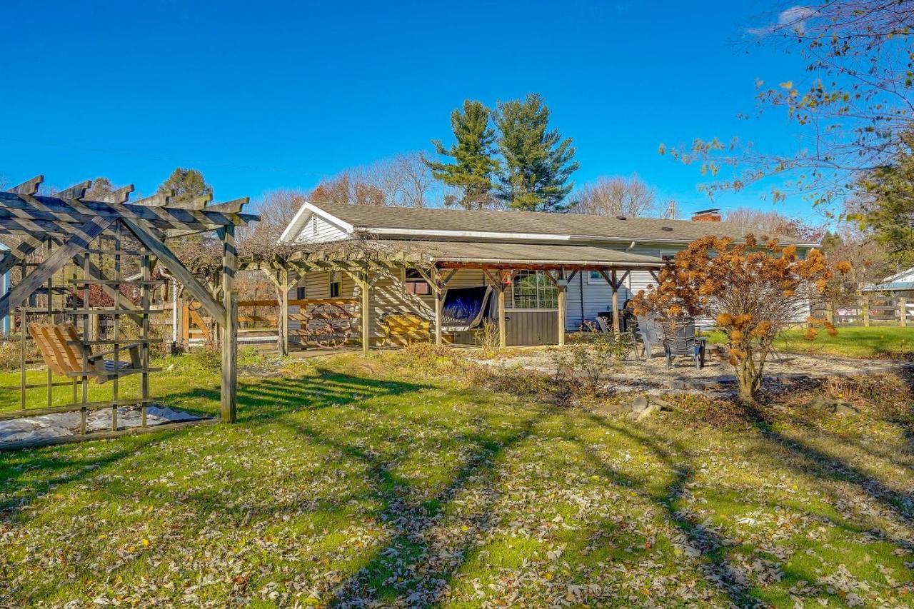 Hocking Hills Hideaway With Hot Tub And Fire Pit! Villa Logan Luaran gambar