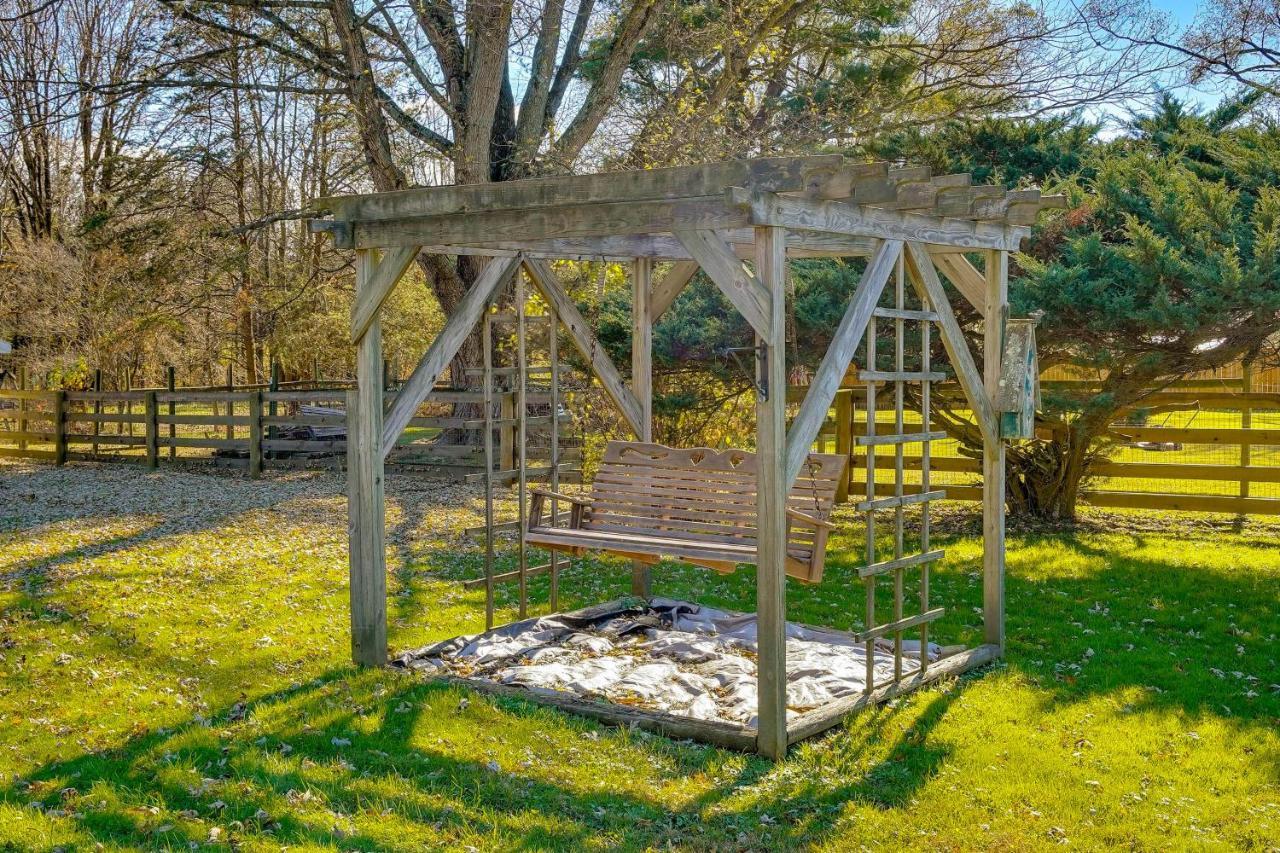Hocking Hills Hideaway With Hot Tub And Fire Pit! Villa Logan Luaran gambar